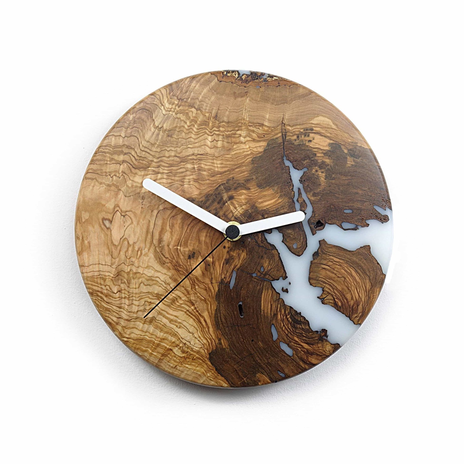 Часы из дерева с эпоксидной смолой Arbaro от мебельной мастерской в Москве
